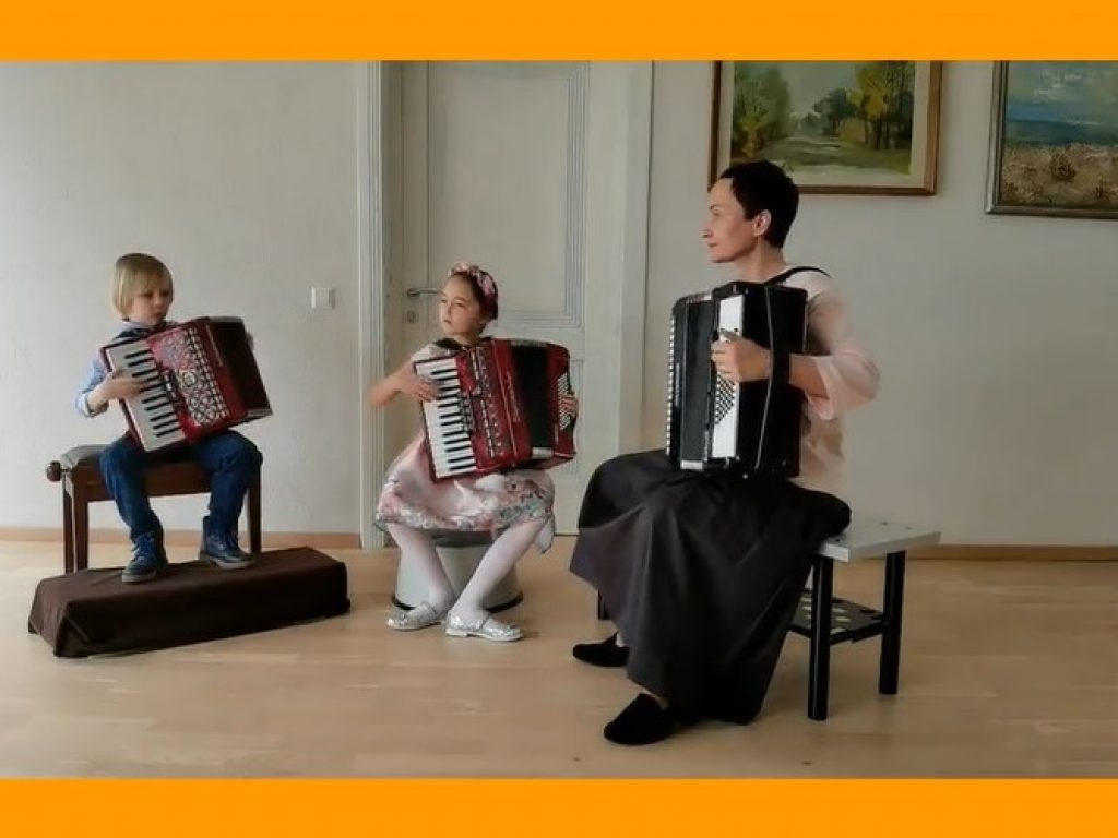 Šeimų muzikavimo koncertas Alytaus muzikos mokykloje