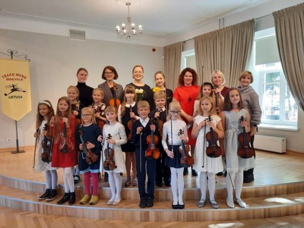 Jaunųjų smuikininkų koncertas „Smuikelės giesmė“
