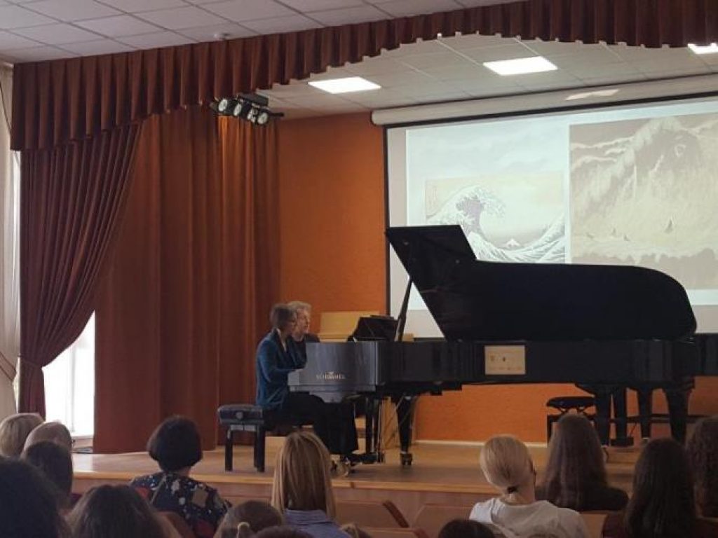 Skambančios spalvų „Jūros“. Čiurlionis ir Debussy