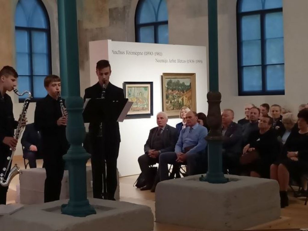 Muzikos mokyklos mokiniai muzikavo Lietuvai pagražinti draugijos organizuojamoje popietėje „Pirmąjį draugijos skyriaus pirmininką Vytautą Nedzinską prisimenant“