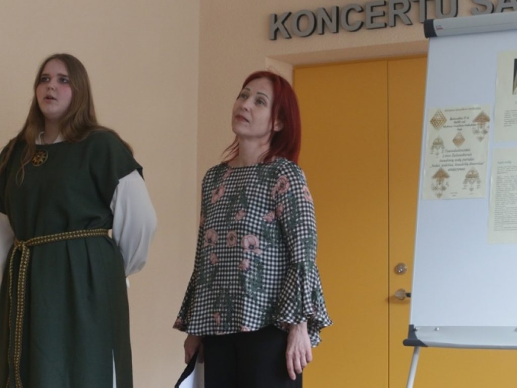 Paroda „Sodai, sodeliai, šiaudų dvareliai“ Alytaus muzikos mokykloje