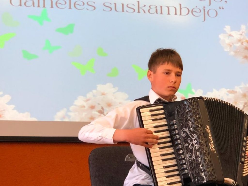 Gegužinė „Paukšteliai suciulbėjo, dainelės suskambėjo“