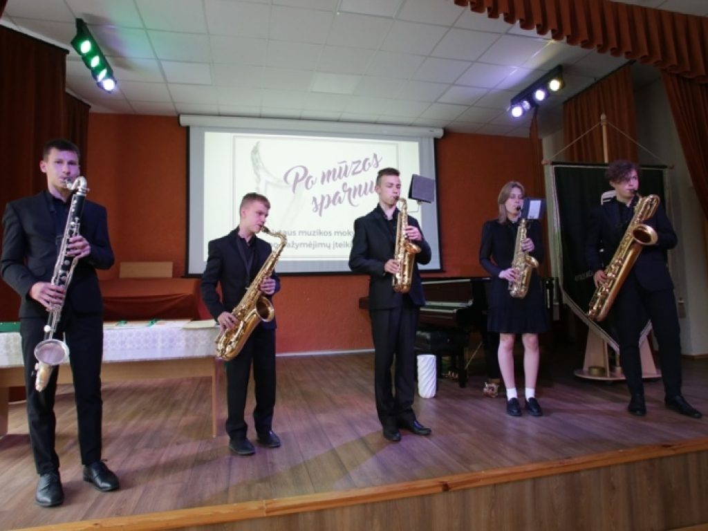 Alytaus muzikos mokyklos baigimo pažymėjimų įteikimo šventė „Po mūzos sparnu“