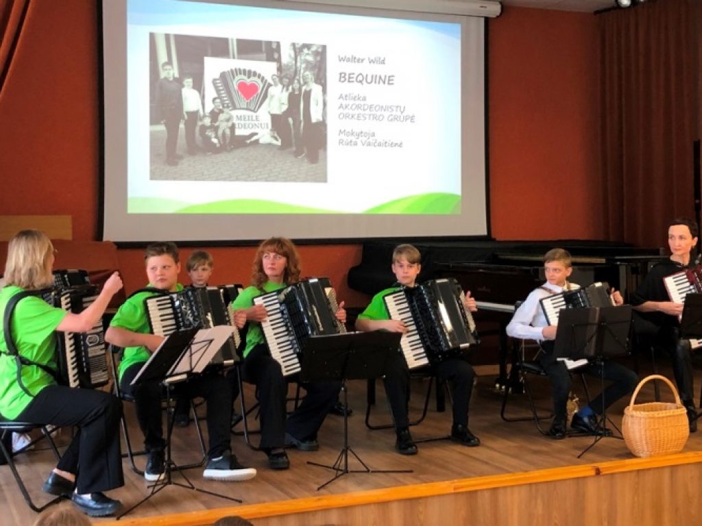 Paveikslėlių muzika, skirta Akordeono gimtadieniui