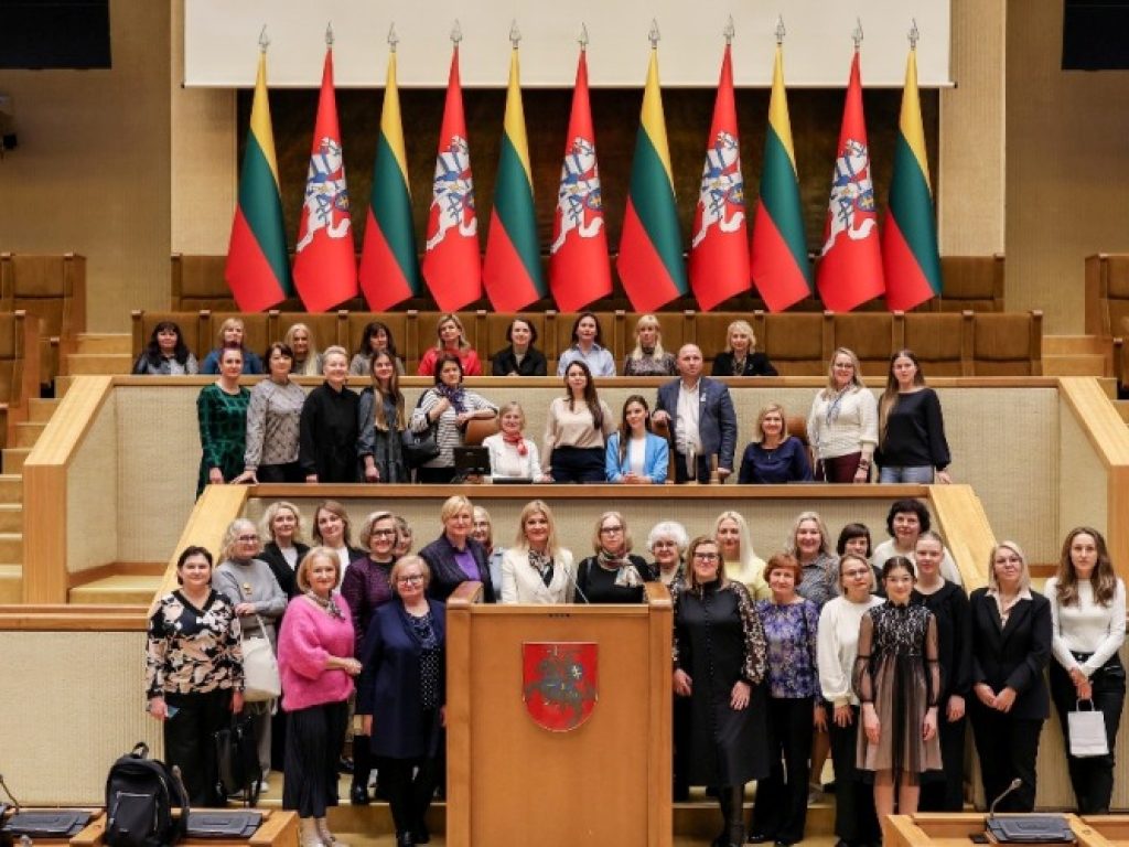 Alytaus muzikos mokyklos mokytojai ir mokiniai Lietuvos Respublikos Seime
