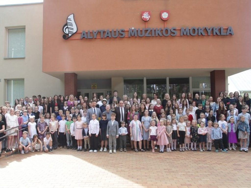 Alytaus muzikos mokyklos laureatų ir juos parengusių mokytojų pagerbimo ceremonija