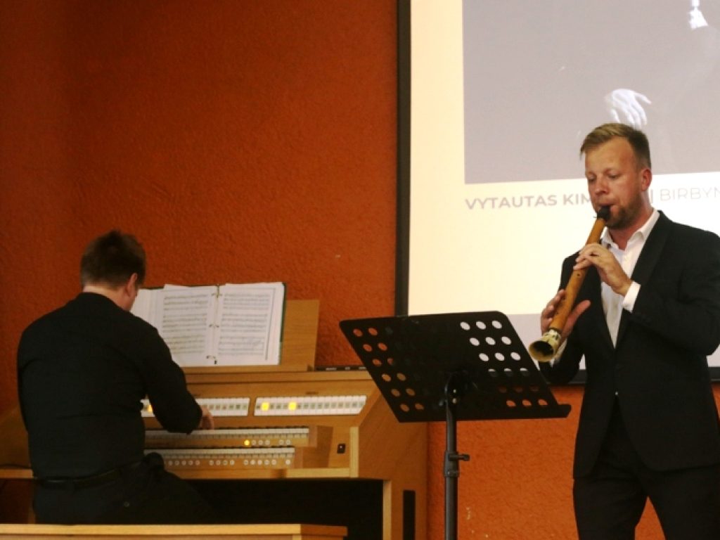 Vargonų ir birbynės muzikinis dialogas