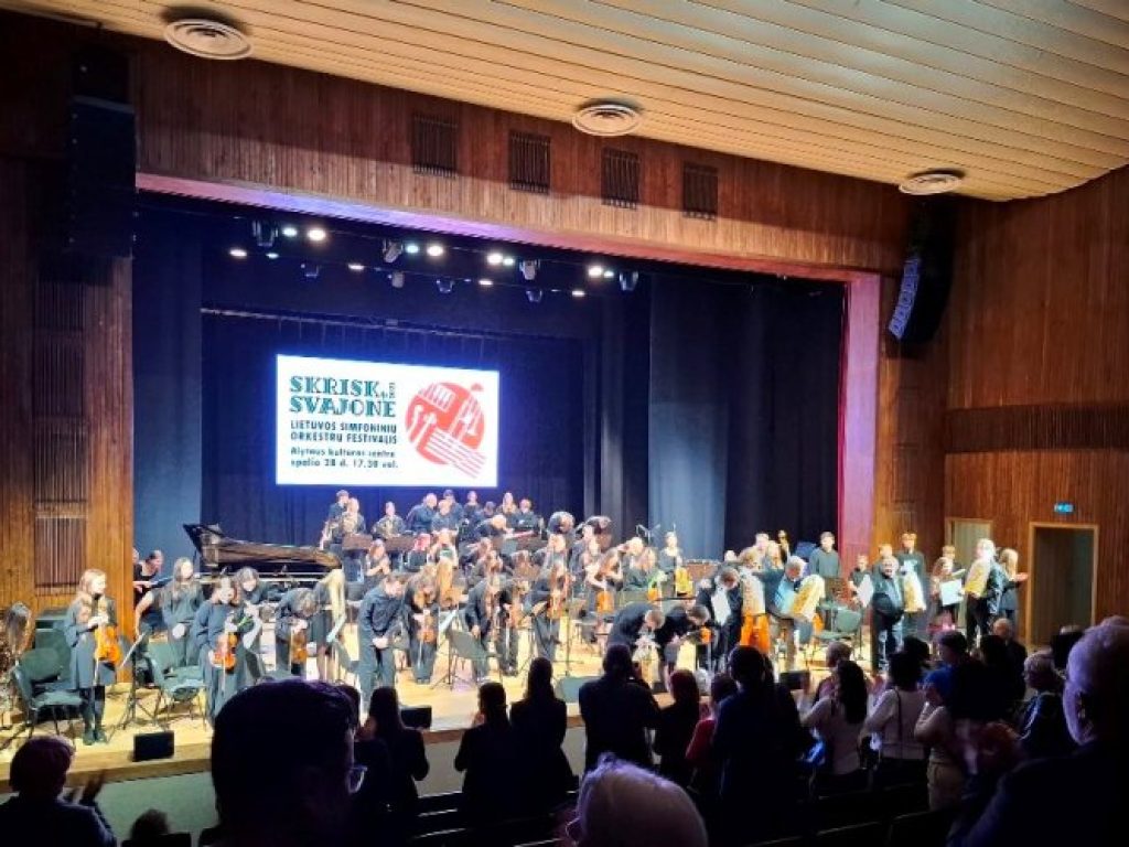 Muzika, jaunystė ir svajonės susijungė į vieną garsų bangą – simfoninių orkestrų festivalyje „Skrisk, Svajone!“