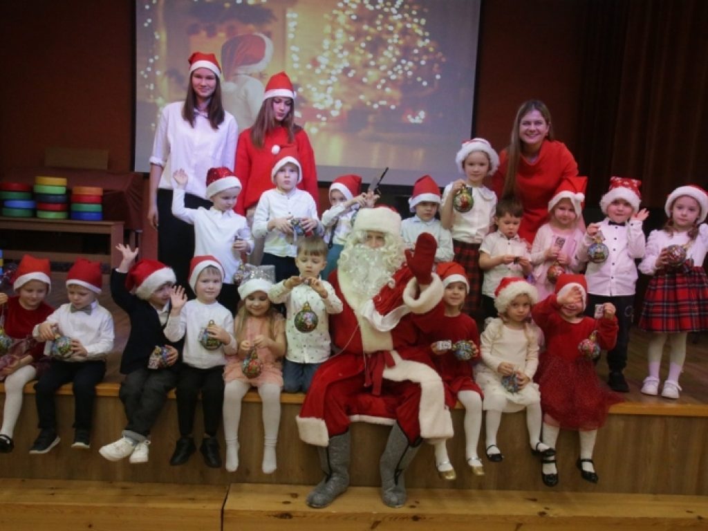 Stebuklingi Kalėdų garsai Alytaus muzikos mokykloje