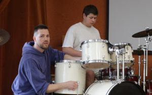 Read more about the article Ritmas, groove ir improvizacija ne iš vadovėlio, o iš scenos